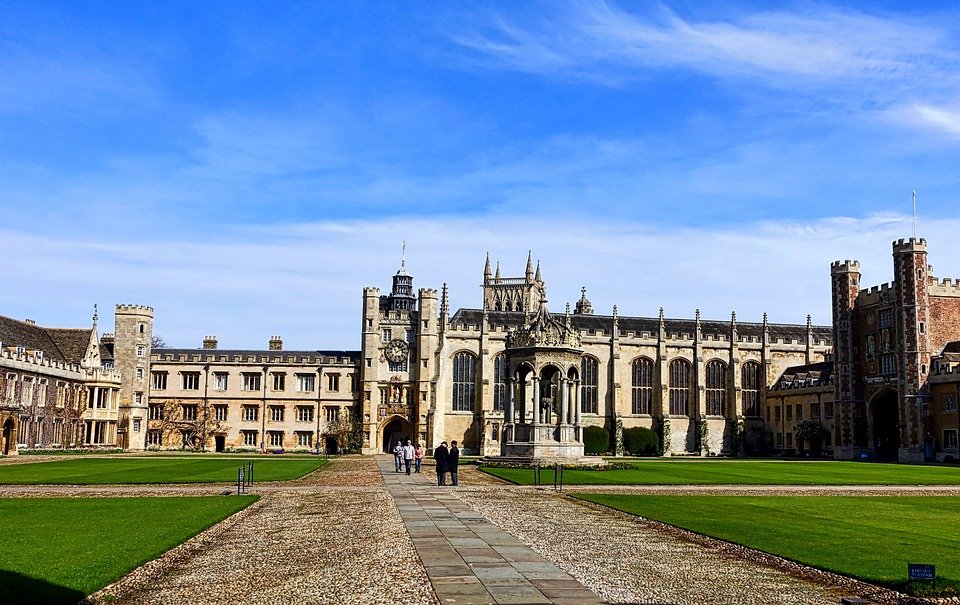Čo potrebuje študent, aby mohol študovať na Cambridge?